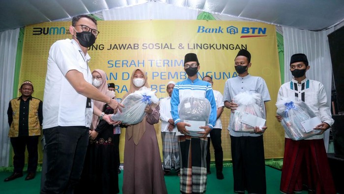 Dukungan untuk Kemajuan Pesantren Dukungan dan bantuan pembangunan gedung sarana belajar sebagai bentuk komitmen terhadap kemajuan dunia pendidikan khususnya pesantren.