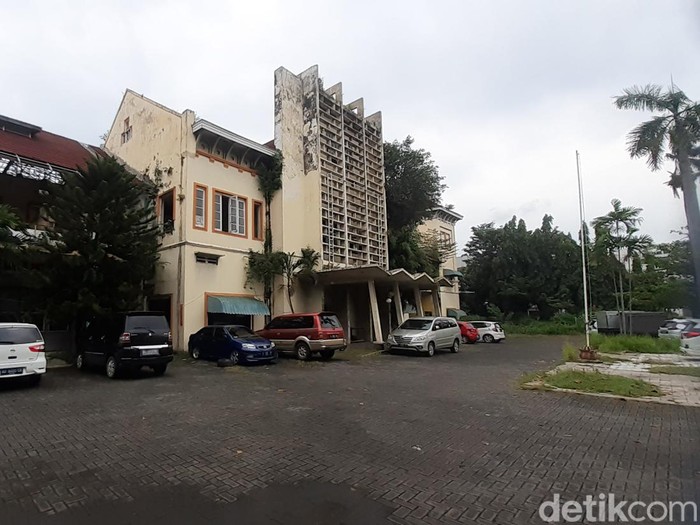 Eks Hotel Dibya Puri atau dulu bernama Du Pavillon di Jalan Pemuda, Semarang, Kamis (21/4/2022).