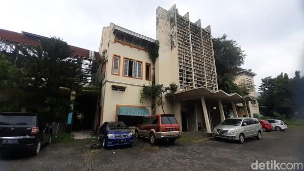 Eks Hotel Dibya Puri atau dulu bernama Du Pavillon di Jalan Pemuda, Semarang, Kamis (21/4/2022).