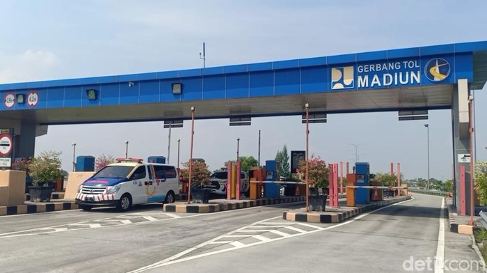 Gerbang tol Madiun