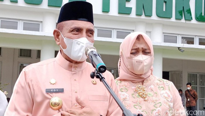Gubsu Edy Rahmadi memberi keterangan terkait Hari Kartini.