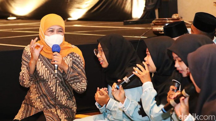 Gubernur Khofifah Indar Parawansa