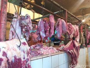 Harga Daging Sapi-Ayam di Pasar Kebayoran Lama Naik Jelang Lebaran