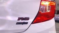 Ciri khas emblem Urbanite di bagian belakang yang membedakan dengan varian Honda Brio lainnya. Foto: Ridwan Arifin