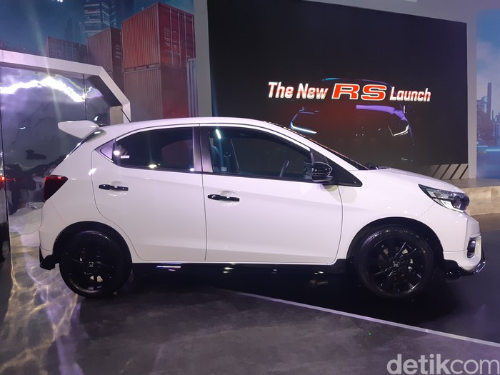 Honda Brio RS Urbanite Edition hadir dengan beragam penyegaran eksterior. Mobil terbaru ini meluncur pada Rabu (21/4/2022).