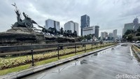 Suasana kawasan Patung Kuda, Jalan Medan Merdeka Barat, Jakarta, tampak masih normal jelang aksi mahasiswa BEM UI dan AMI, Kamis (21/04/2022),
