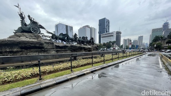 Lalin di Patung Kuda Masih Normal Jelang Demo 21 April