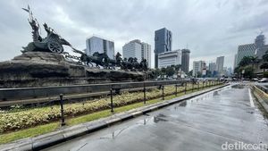 Lalin di Patung Kuda Masih Normal Jelang Demo 21 April
