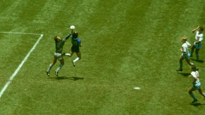 Jersey Maradona saat bertanding di perempatfinal Piala Dunia 1986 dilelang. Maradona jadi sorotan dalam pertandingan itu karena mencetak Gol Tangan Tuhan.