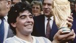 Foto-foto Bola Gol Tangan Tuhan Maradona yang Akan Dilelang
