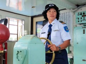 Sosok Kartini Masa Kini, Mualim Kapal Penakluk Selat Bali