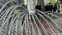 Unjuk rasa damai juga akan dipusatkan di depan gedung DPR/MPR RI. Pesertanya aksi diperkirakan mencapai 6.000 orang yang berasal dari 43 perguruan tinggi di Indonesia serta elemen lainnya.  