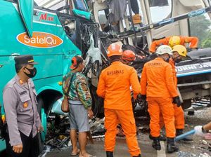 2 Bus Adu Banteng Dekat Jembatan Ngandul Purworejo, 1 Orang Tewas