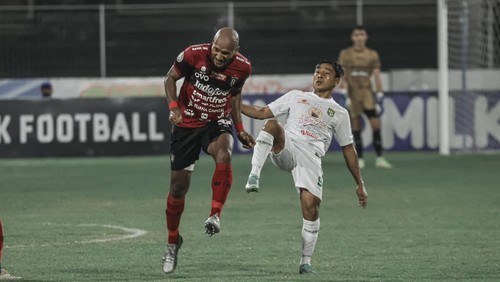 Pemain Belakang Bali United Leonard Tupamahu