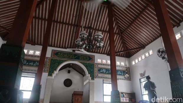 Masjid ini konon cikal bakal KUA pada masanya. Pernah lenyap di era penjajahan Jepang dan dibangun kembali era Sri Sultan HB IX.