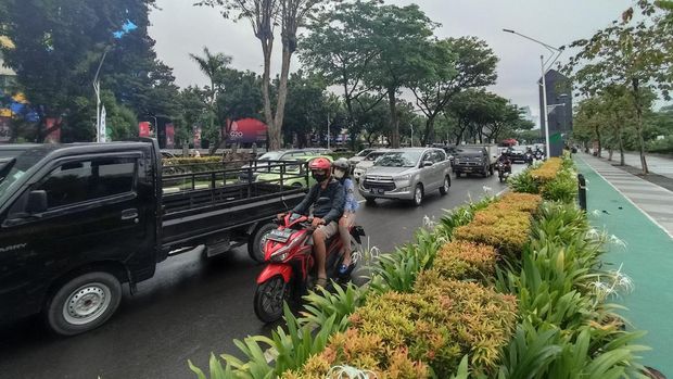 Massa demo 21 April di Jl Gerbang Pemuda (Wildan-detikcom)