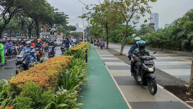 Massa demo 21 April di Jl Gerbang Pemuda (Wildan-detikcom)