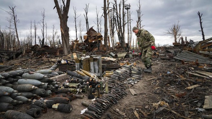 Ukrainian Interior ministry sappers collect explosives in a hole to detonate them near a mine field in the village of Moshchun, close to Kyiv, Ukraine, Tuesday, April 19, 2022. Russia ratcheted up its battle for control of Ukraine’s eastern industrial heartland on Tuesday, intensifying assaults on cities and towns along a front hundreds of miles long in what officials on both sides described as a new phase of the war. (AP Photo/Efrem Lukatsky)
