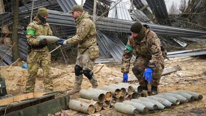 Ukrainian Interior ministry sappers collect explosives in a hole to detonate them near a mine field in the village of Moshchun, close to Kyiv, Ukraine, Tuesday, April 19, 2022. Russia ratcheted up its battle for control of Ukraine’s eastern industrial heartland on Tuesday, intensifying assaults on cities and towns along a front hundreds of miles long in what officials on both sides described as a new phase of the war. (AP Photo/Efrem Lukatsky)