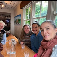 Inilah penampilan terbaru Nadya Hutagalung. Tampak rambutnya kini beruban. Foto: dok. Instagram/@nadyahutagalung