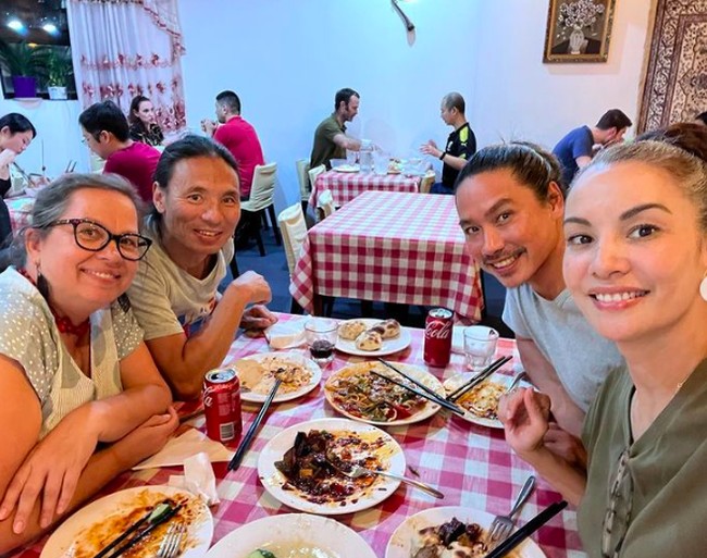 Rambut putihnya tersebut jadi perhatian netizen. Sumpah demi apa walaupun rambutnya memutih pesona cantik nya ga hilang, nature banget,” komentar netizen. Foto: dok. Instagram/@nadyahutagalung