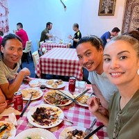 Rambut putihnya tersebut jadi perhatian netizen. Sumpah demi apa walaupun rambutnya memutih pesona cantik nya ga hilang, nature banget,” komentar netizen. Foto: dok. Instagram/@nadyahutagalung