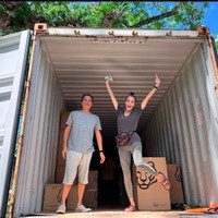 Kami menjual rumah kami di Singapura, mengemasi barang-barang yang kami pikir kami perlukan ke dalam tempat berukuran 40 kaki dan memindahkan diri kami dan kucing-kucing itu ke Australia sehingga kami bisa lebih dekat dengan orangtuaku. Membeli “Pemandangan Selamanya” dengan pemandangan, energi, dan pepohonan paling menakjubkan yang berusia ratusan tahun,” tulisnya di keterangan fotonya. Foto: dok. Instagram/@nadyahutagalung