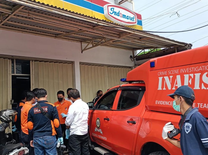 Olah TKP kasus pembobolan minimarket di Gamping