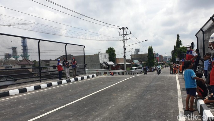 Overpass Jalan DI Panjaitan, Solo resmi dibuka, Kamis (21/4/2022).