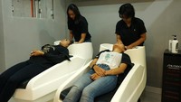 Salon dengan konsep ini dihadirkan agar bisa bertahan di tengah pandemi Corona. Sebelumnya banyak pekerja di bidang kecantikan yang terdampak pandemi.