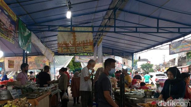 Pasar Takjil di Benhil