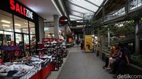 Lalu, 61 toilet pria, 43 toilet wanita, 6 toilet difabel, 2 ruang nursery, dan dilengkapi lebih dari 40 penyewa Usaha Mikro Kecil dan Menengah (UMKM) dengan aneka ragam produk kuliner, kerajinan, busana, serta oleh-oleh khas Jawa Tengah.  