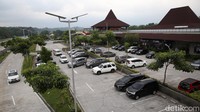 Bangunannya diadaptasi dari rumah adat tradisional masyarakat Jawa, Joglo. Ada lima bangunan yang menjadi lambang dari dari lima gunung yang ada di Jawa Tengah, yaitu Merapi, Merbabu, Sindoro, Sumbing dan Ungaran.  