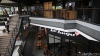 Rest Area Pendopo 456 menjadi rest area skybridge pertama di Indonesia yang bergaya Jawa Tengah. Ini sudah menjadi keunikan tersendiri bagi Rest Area Pendopo 456.  