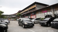 Pengendara beristirahat di Rest Area Pendopo Km 456, Salatiga, Jawa Tengah, Rabu (20/4/2022).   