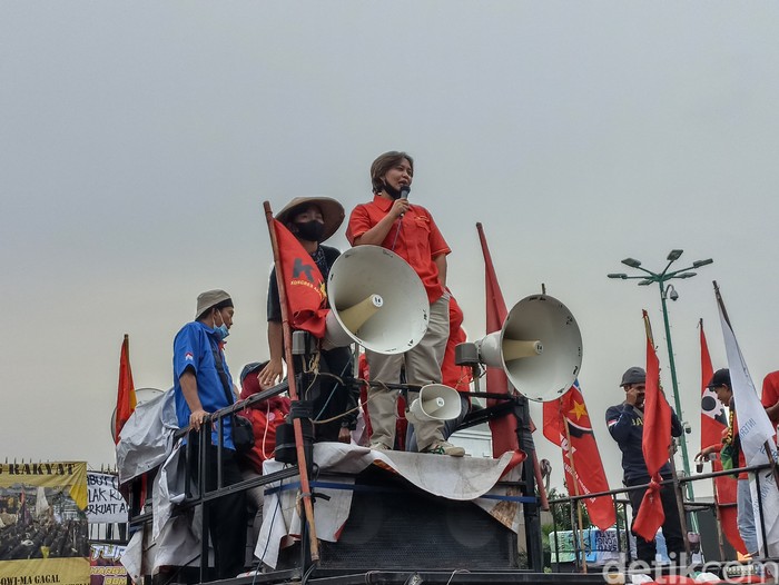 Perwakilan buruh menyebut sebanyak 50 ribu orang akan kembali demo jika tuntutan hari ini tidak dipenuhi. (Wildan Noviansah/detikcom)