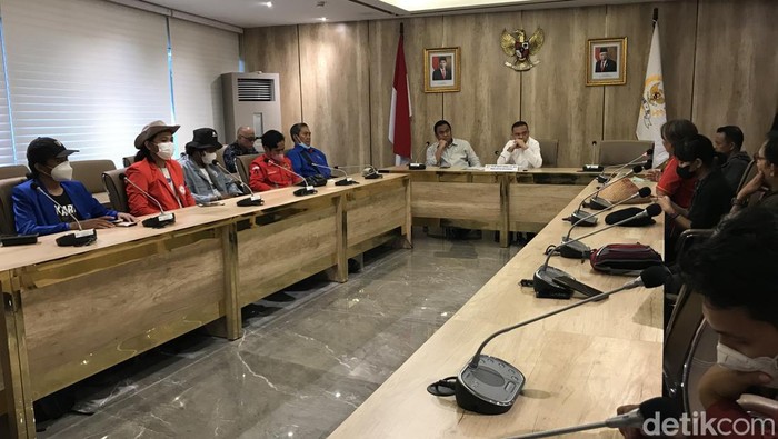 Perwakilan massa dari pelajar, mahasiswa, dan serikat buruh yang demo di depan gedung MPR/DPR beraudiensi dengan pimpinan DPR RI. Ini momennya. (Firda CA/detikcom)