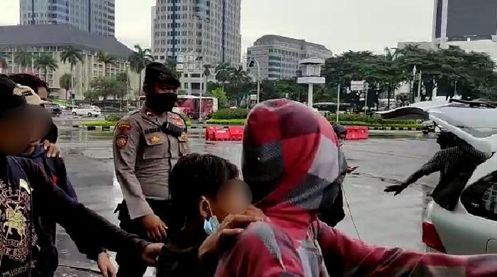 Polisi cegat 7 pelajar yang akan ikut demo 21 April 2022.