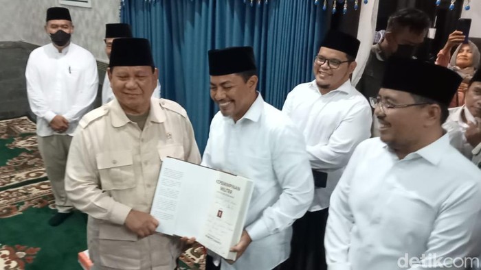 Prabowo di Ponpes Zainul Hasan Genggong