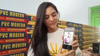 Cerita karir Realita Ika Prastika ini dibagikan di media sosial dan sempat viral. Dalam riwayat karirnya ia pernah menjadi pramugari, usaha jasa laundry hingga membuka toko plafon.  