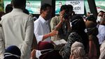 Momen Jokowi Bagikan BLT Minyak Goreng di Bogor