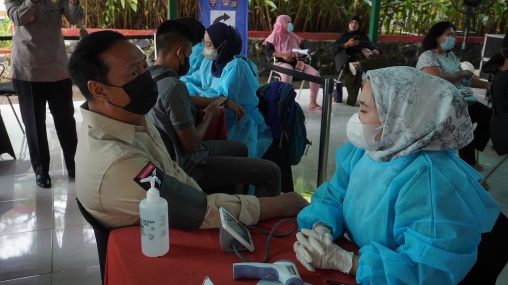 PT Jayatama bekerja sama dengan Dirbinmas PMJ menggelar vaksinasi gratis untuk masyarakat