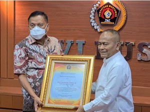 PWI Ganjar Gubernur-Wagub Sulut Penghargaan Mitra Pers
