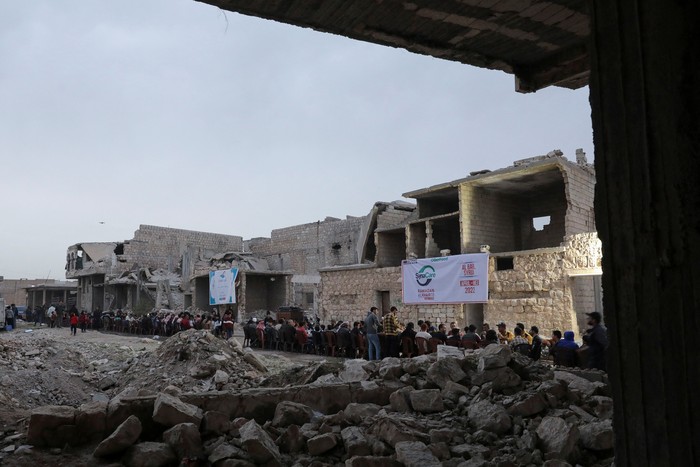 RELIGION-RAMADAN/SYRIA People gather during Iftar (breaking fast), during the holy month of Ramadan, in the town of Tadef, on a frontline between Russian-backed Syrian government forces and Turkish-backed Syrian rebel-held territory, in northern Syria April 18, 2022. Picture taken April 18, 2022. REUTERS/Khalil Ashawi