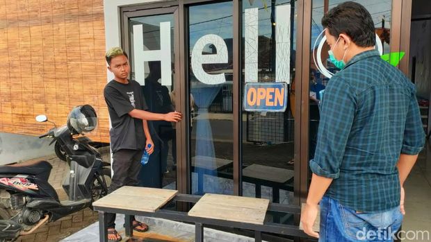 Remaja pembobol kafe di Banyuwangi yang ingin beli pakaian baru untuk berlebaran.