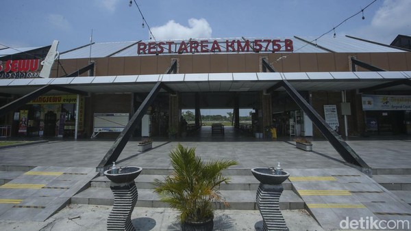 Kepala Rest Area KM 575, Sandi, mengatakan desain bangunan di sana mengusung konsep modern klasik.  Kepala Rest Area KM 575, Sandi, mengatakan desain bangunan di sana mengusung konsep modern klasik. Â