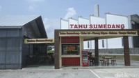 Selain itu, terkait dengan rekayasa arus lalu lintas satu jalur atau ganjil genap yang bakal diterapkan, Sandi mengatakan pihaknya siap membantu pemudik.  