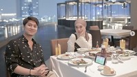 Pasangan muda ini memang terlihat kompak dalam berbagai situasi. Momen senang-senang sambil makan bersama pun kerap mereka tunjukkan di Instagram.