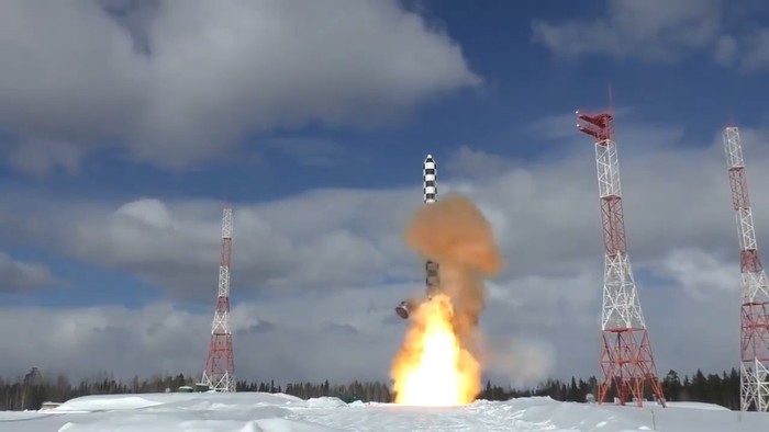 Rusia Luncurkan Rudal Balistik Antar Benua