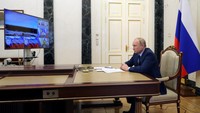 Dengan berat lebih dari 200 ton dan mampu mengangkut banyak hulu ledak, Putin mengatakan rudal itu dapat mengenai target apa pun di Bumi dan akan membuat musuh-musuh Kremlin berpikir dua kali.